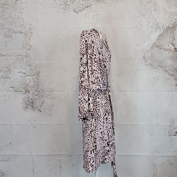 Secret Treasures robe lightweight pink leopard print Women's Size L - Picture 5 of 11